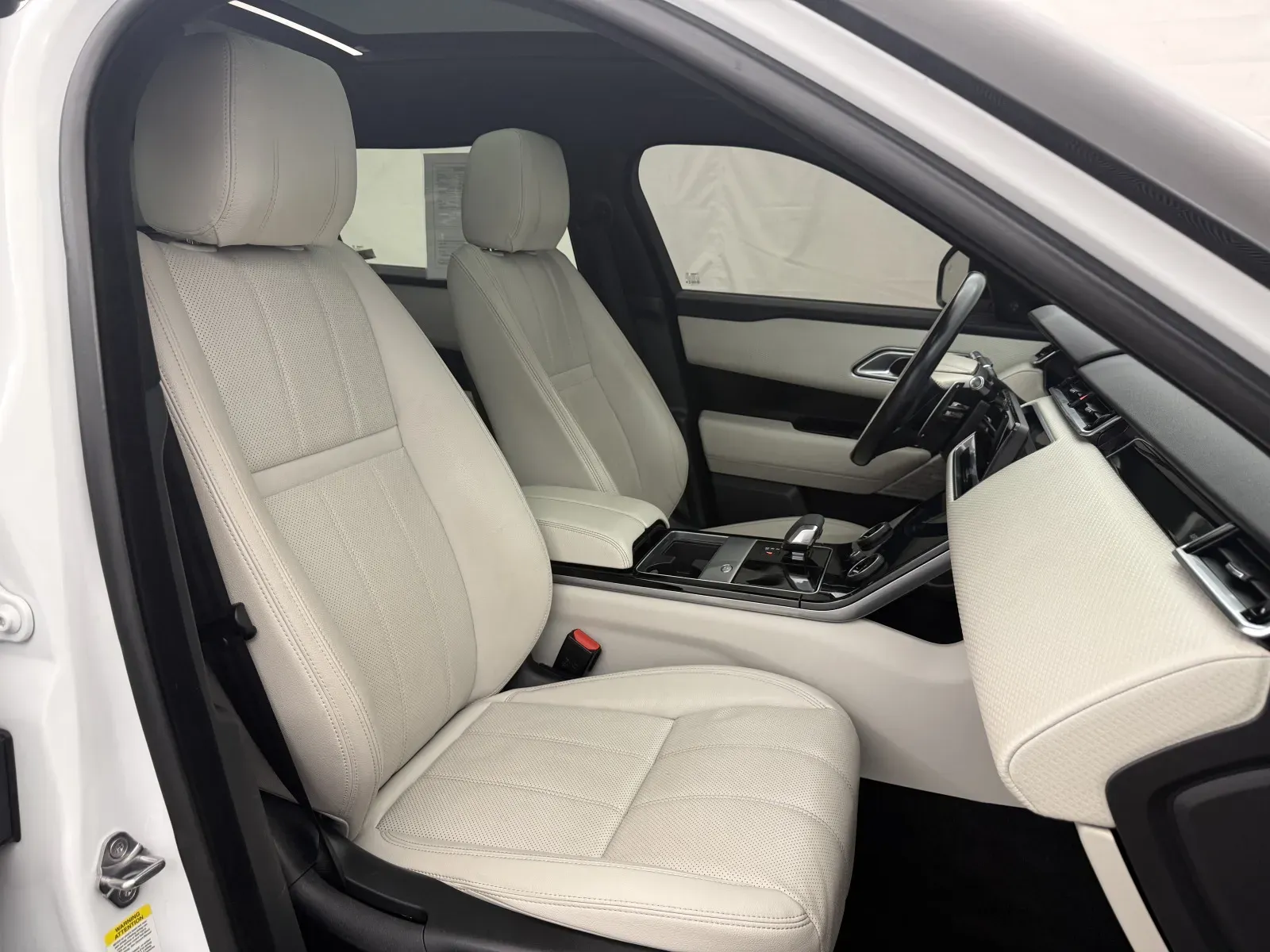 Land Rover Range Rover Velar photo 46