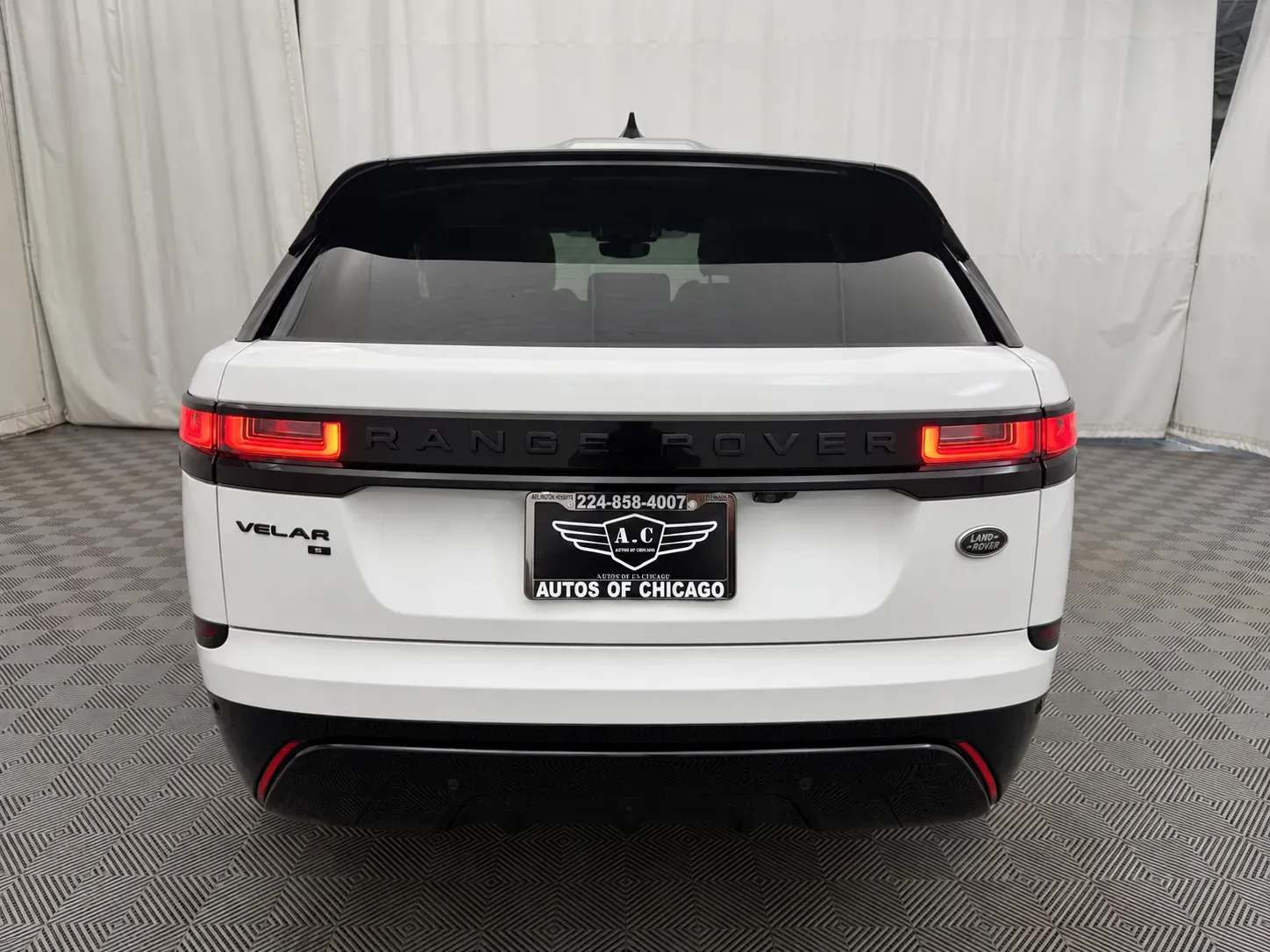 Land Rover Range Rover Velar photo 6