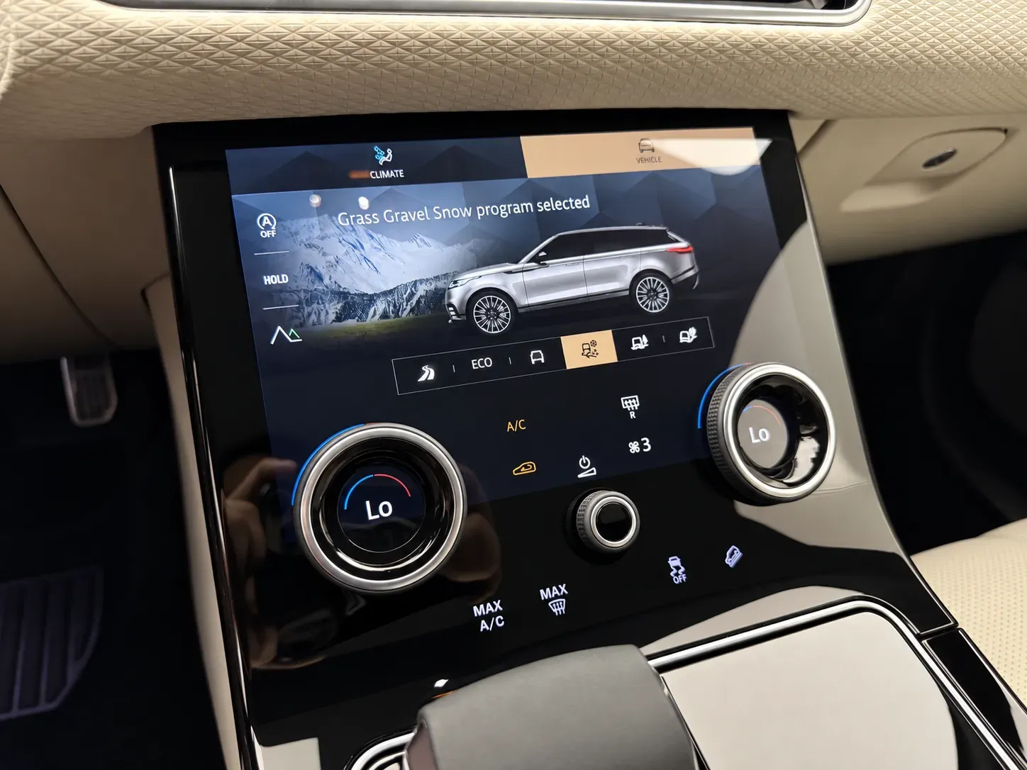 Land Rover Range Rover Velar photo 36