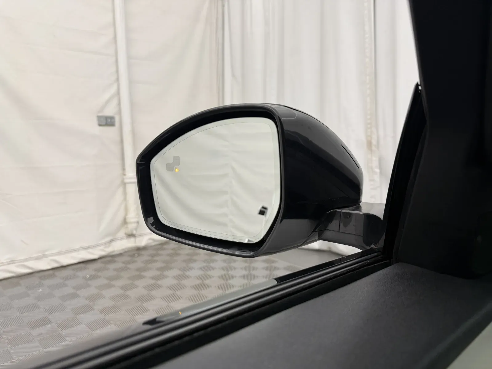 Land Rover Range Rover Velar photo 15