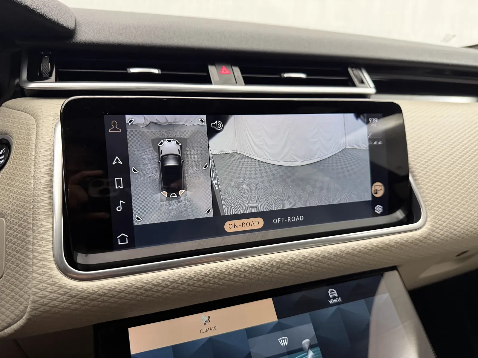 Land Rover Range Rover Velar photo 20