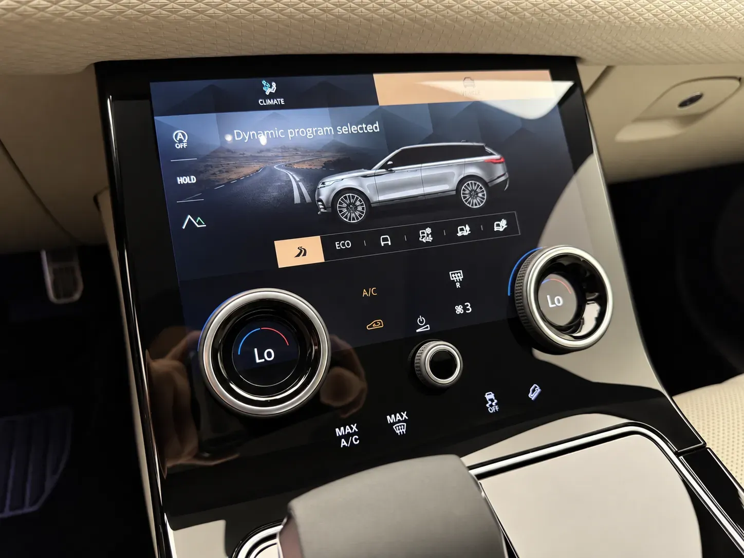 Land Rover Range Rover Velar photo 39