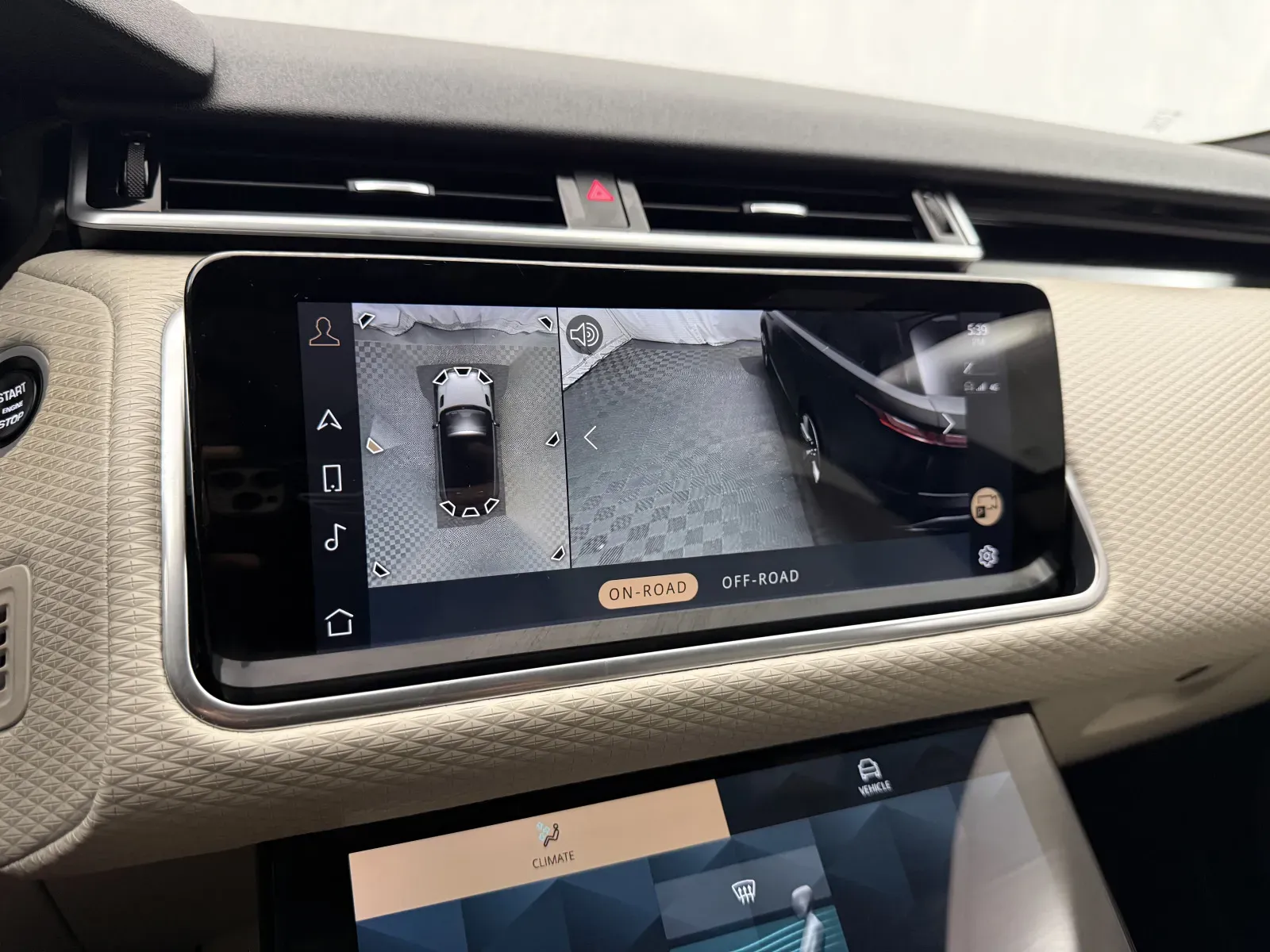 Land Rover Range Rover Velar photo 23