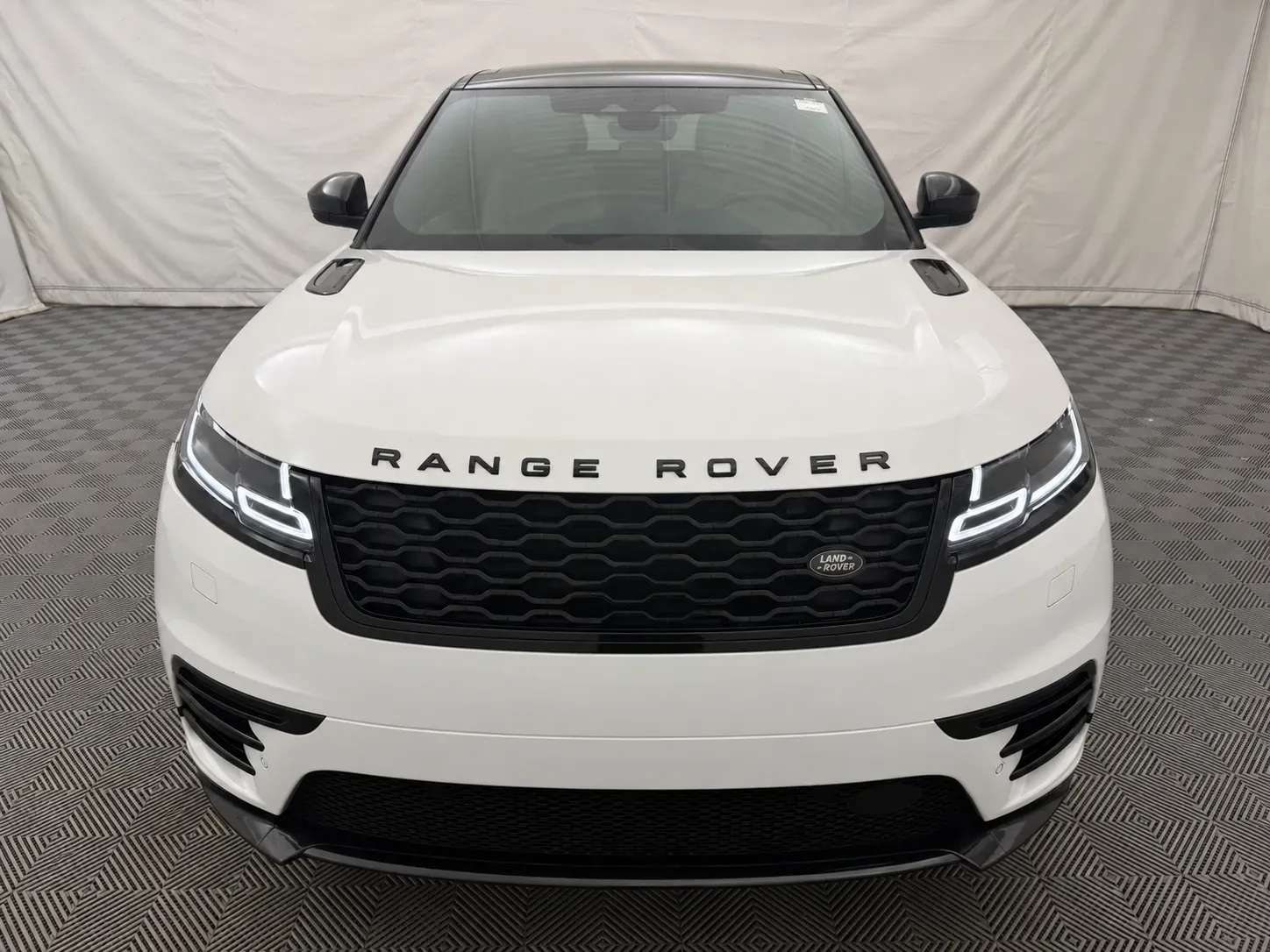Land Rover Range Rover Velar photo 3