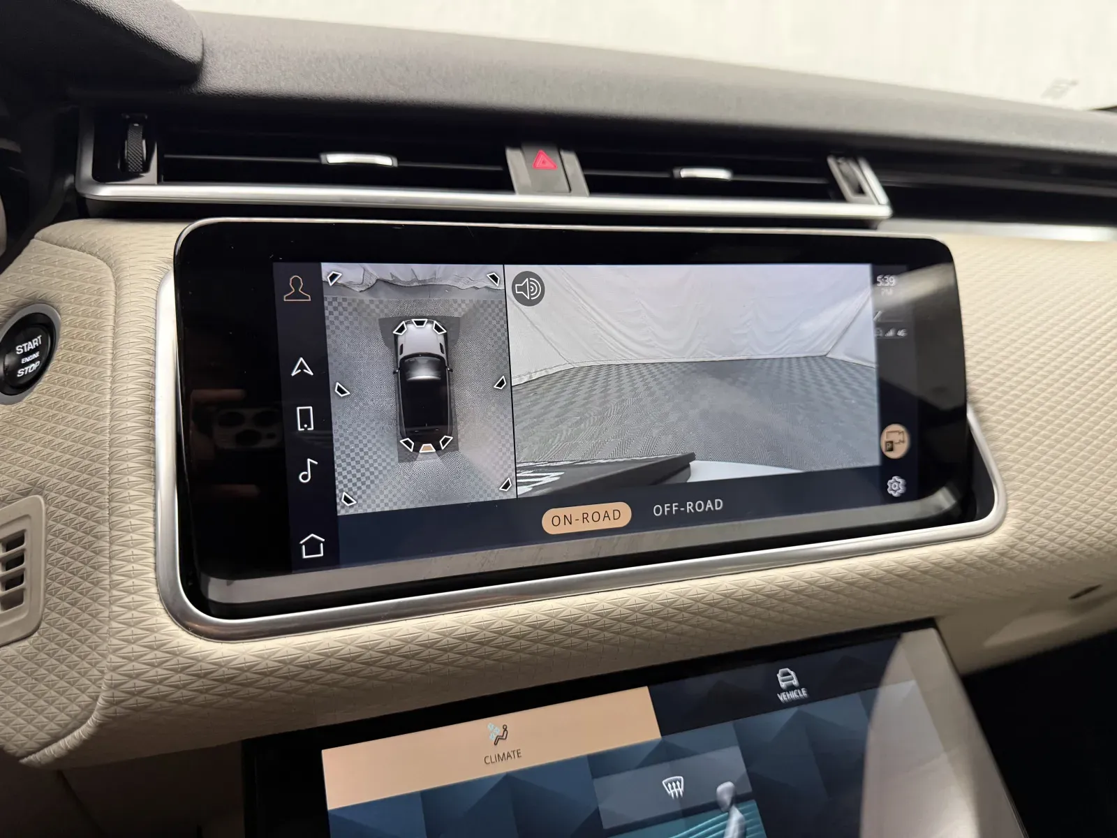 Land Rover Range Rover Velar photo 21