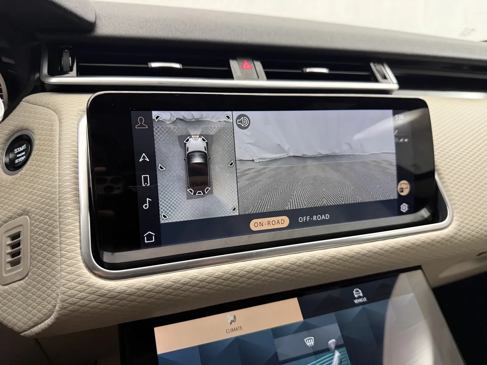 Land Rover Range Rover Velar photo 25