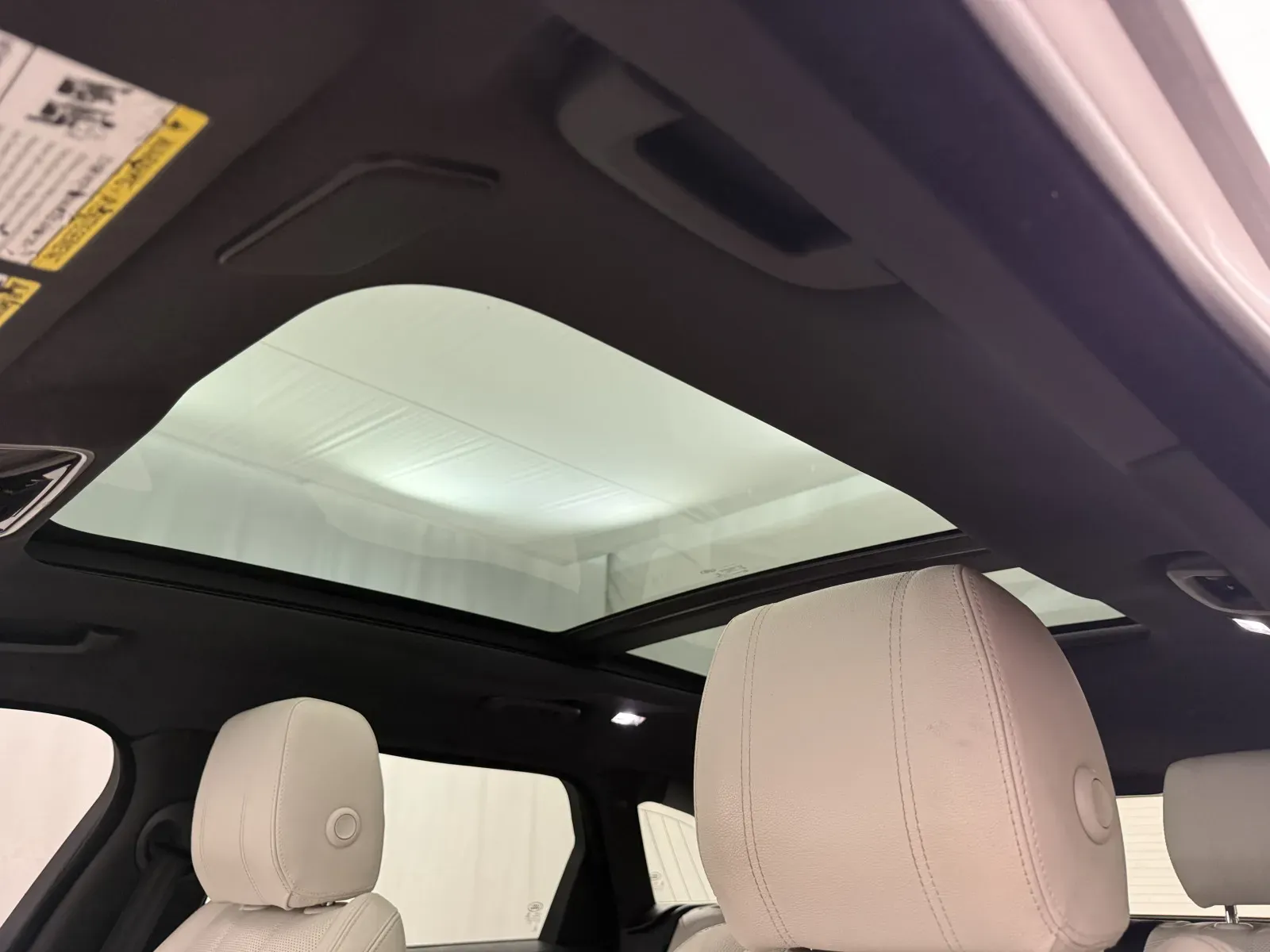 Land Rover Range Rover Velar photo 10