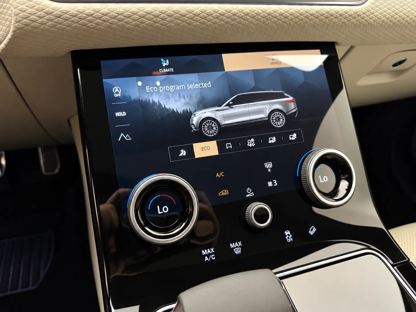 Land Rover Range Rover Velar photo 38