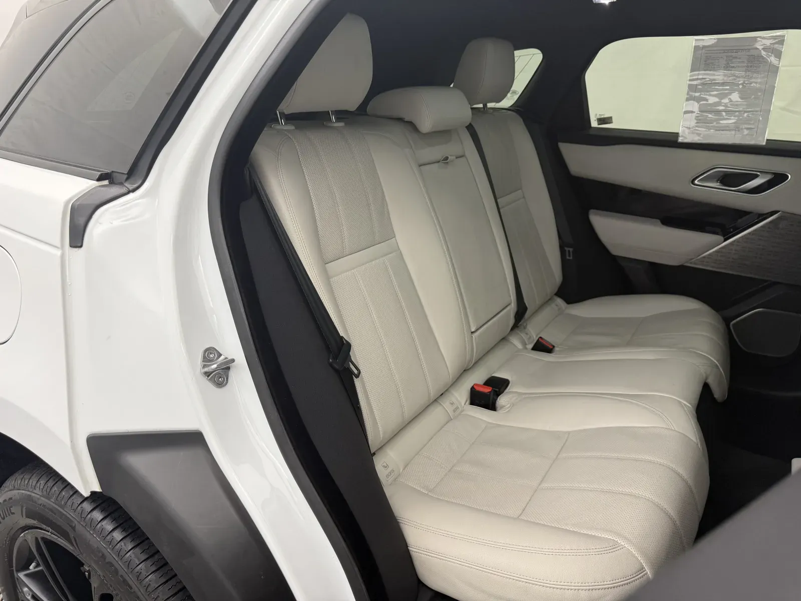 Land Rover Range Rover Velar photo 45