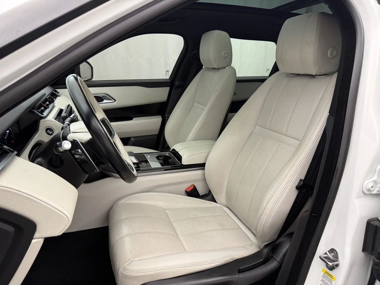 Land Rover Range Rover Velar photo 9