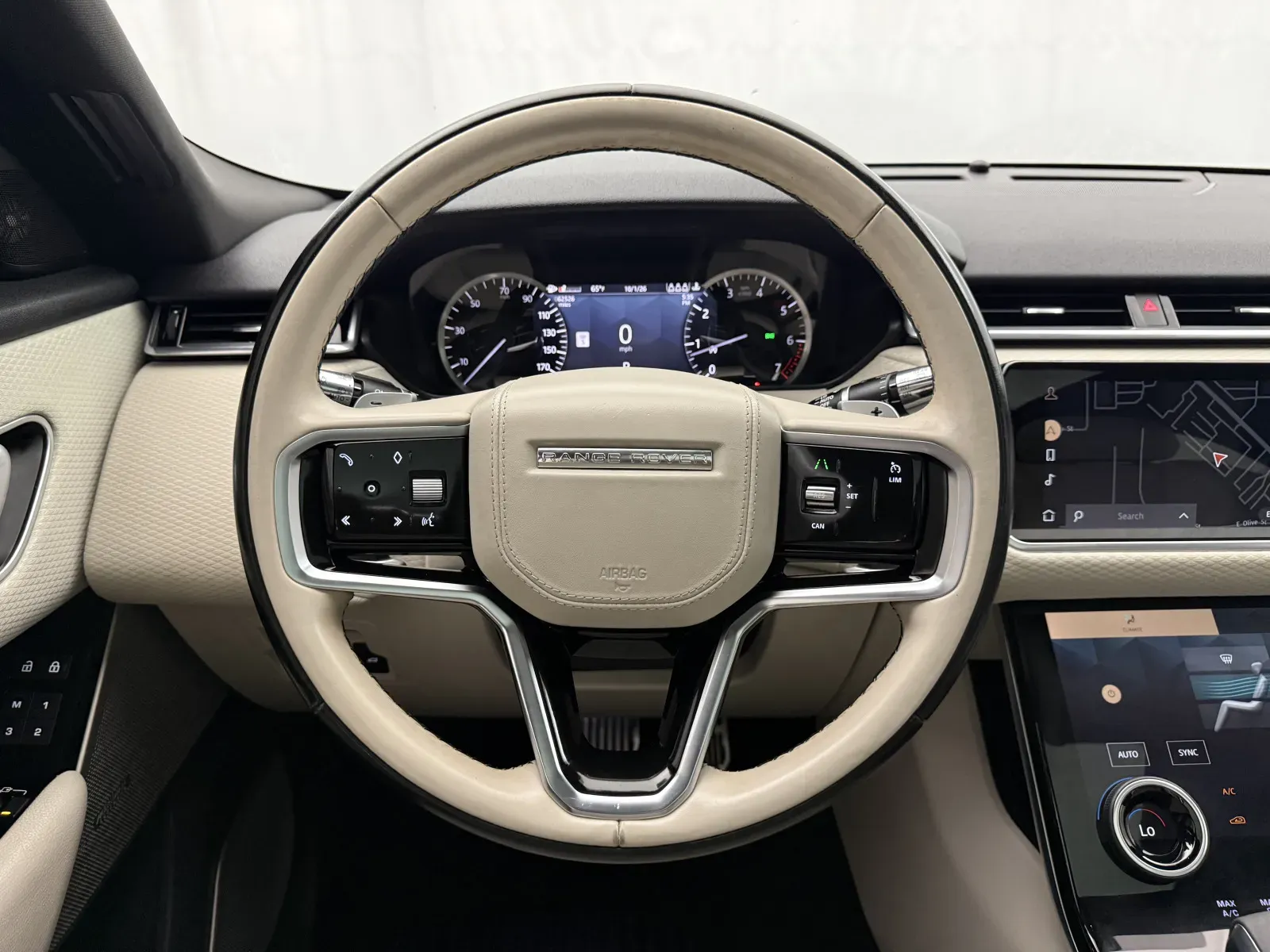 Land Rover Range Rover Velar photo 12