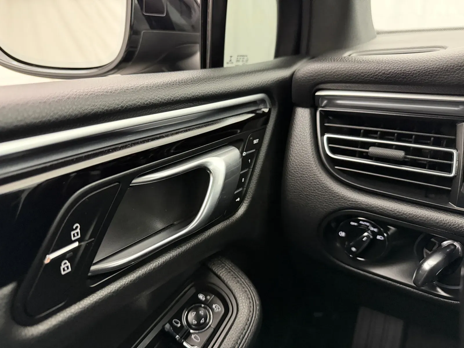 Porsche Macan photo 16