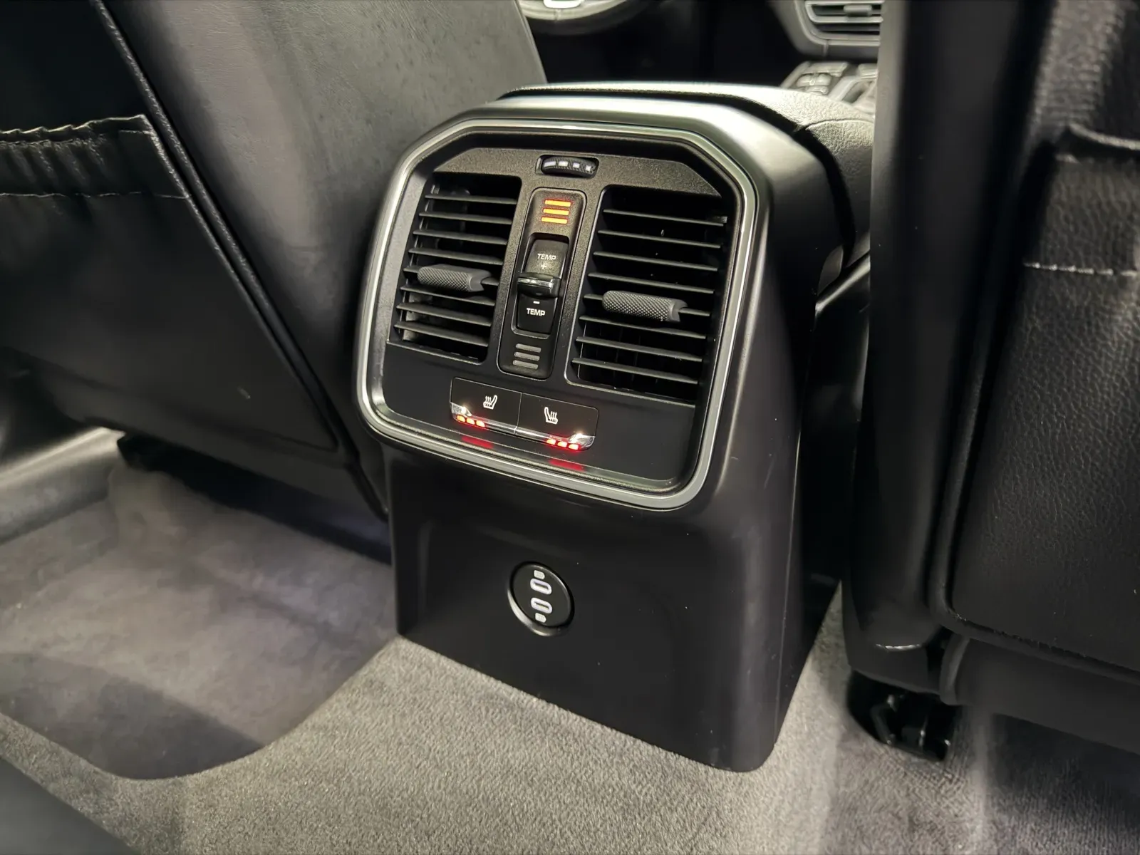 Porsche Macan photo 28