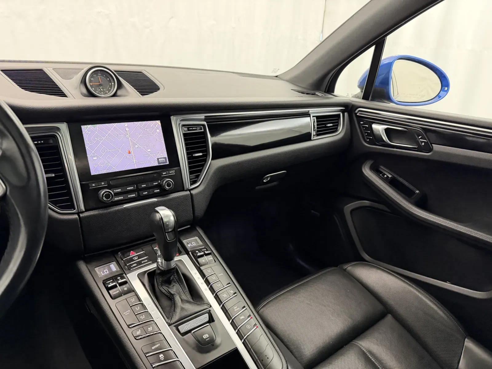 Porsche Macan photo 12