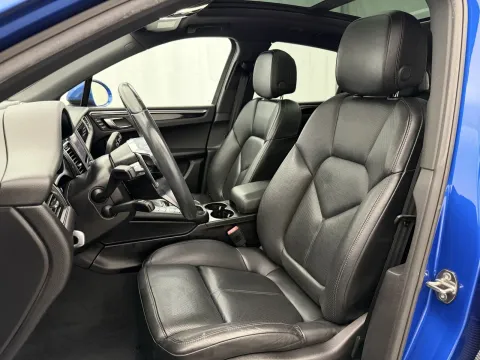 More photos of 2017 Porsche Macan at Autos of Chicago, IL