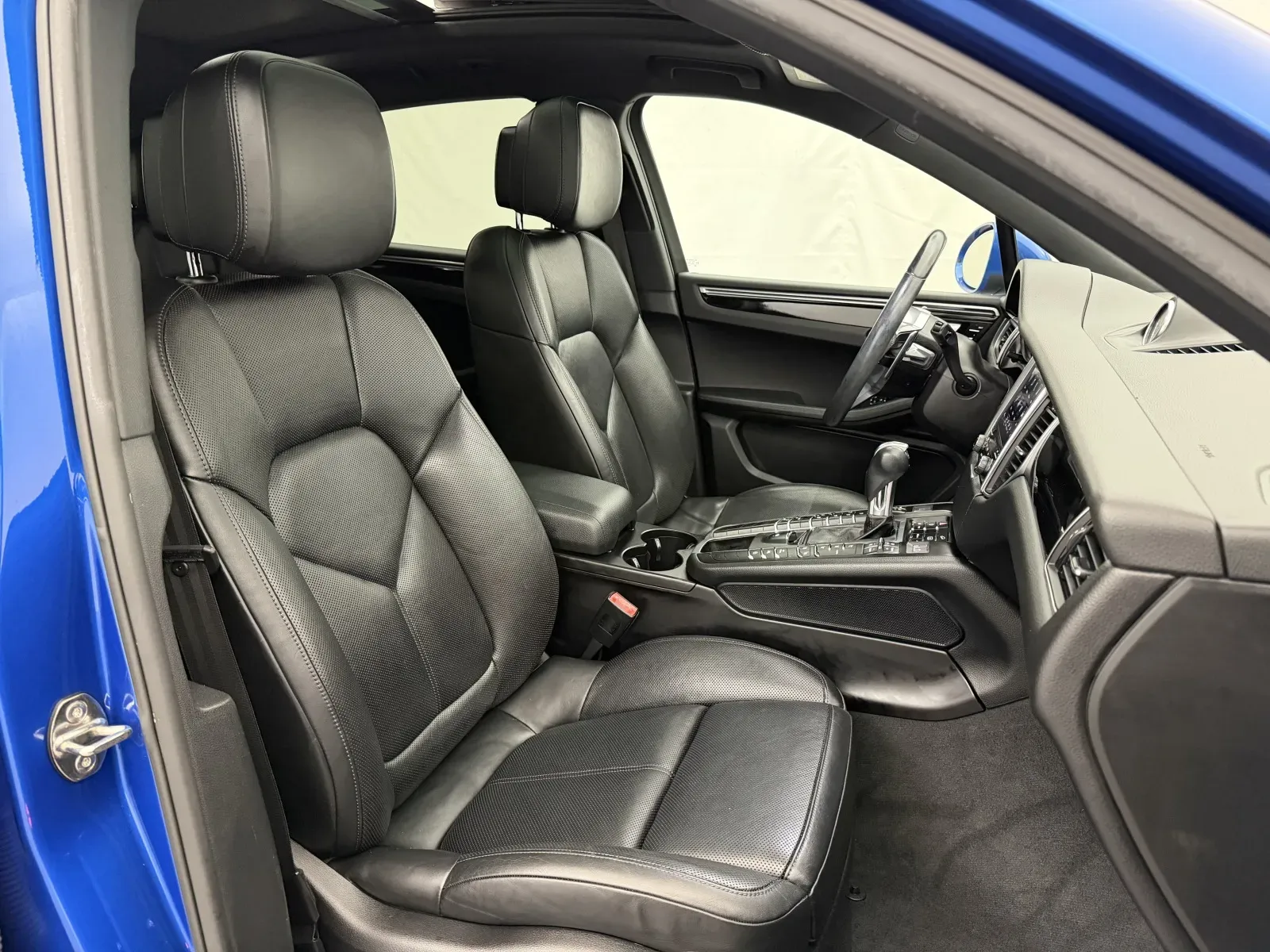Porsche Macan photo 21