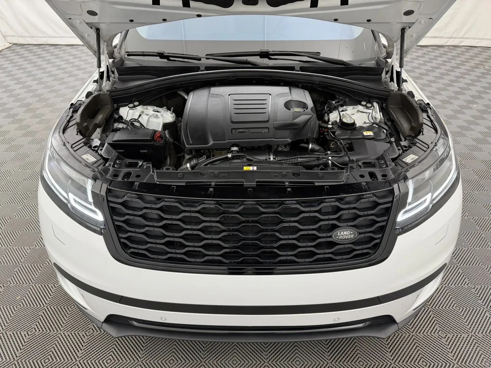 Land Rover Range Rover Velar photo 51
