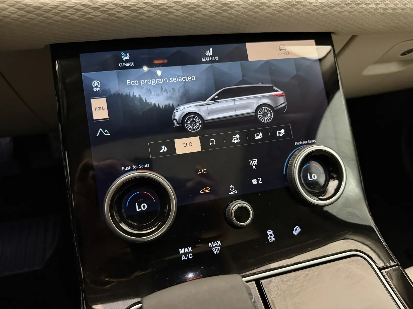Land Rover Range Rover Velar photo 39