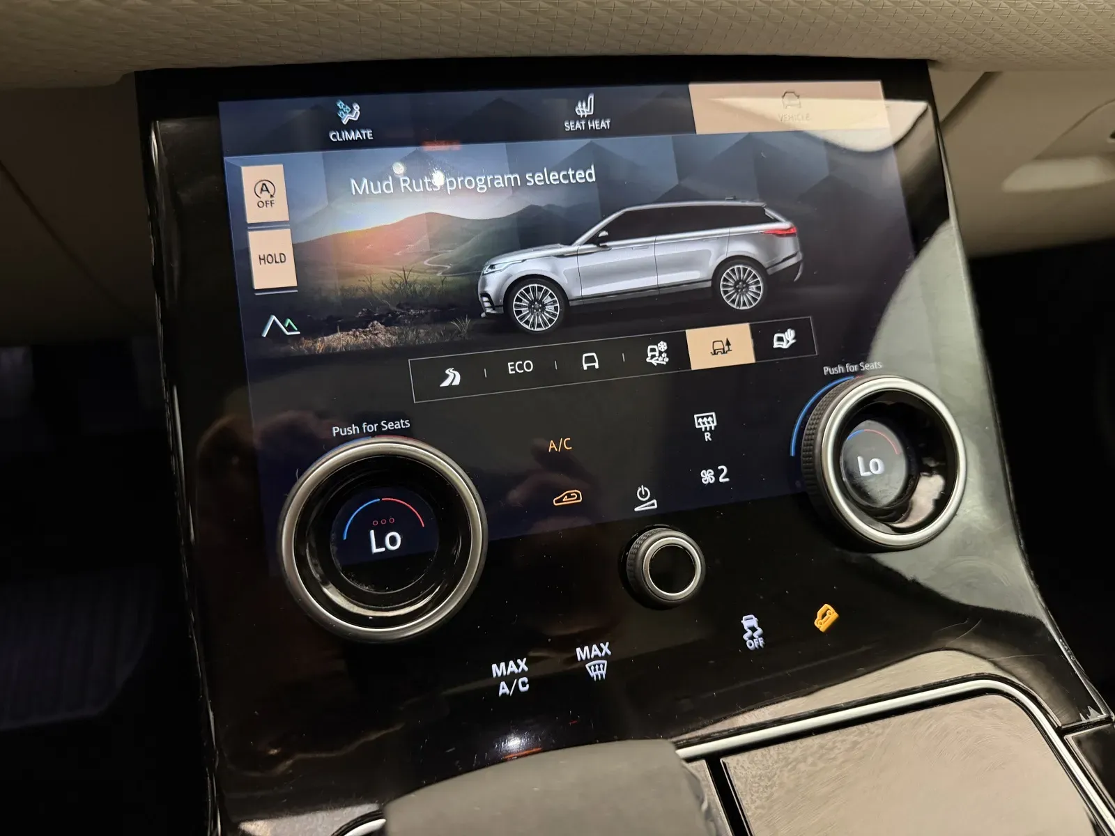 Land Rover Range Rover Velar photo 42