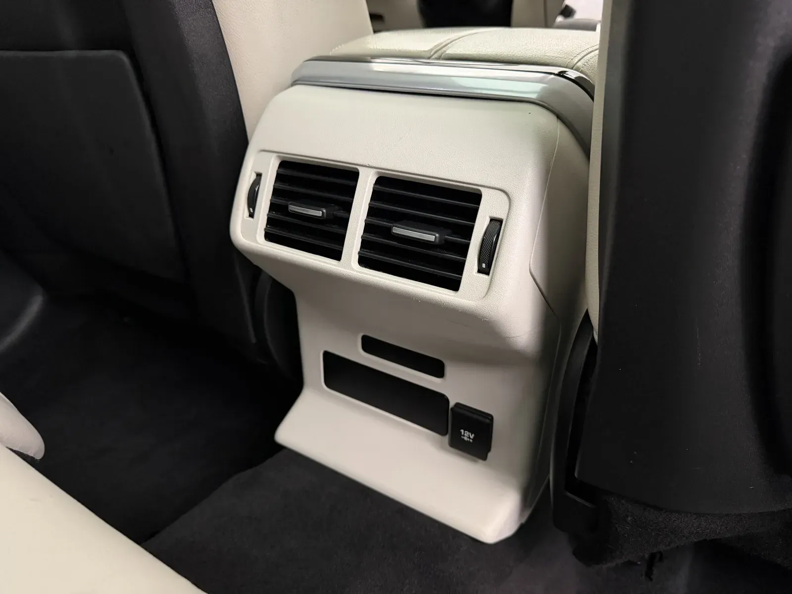 Land Rover Range Rover Velar photo 46