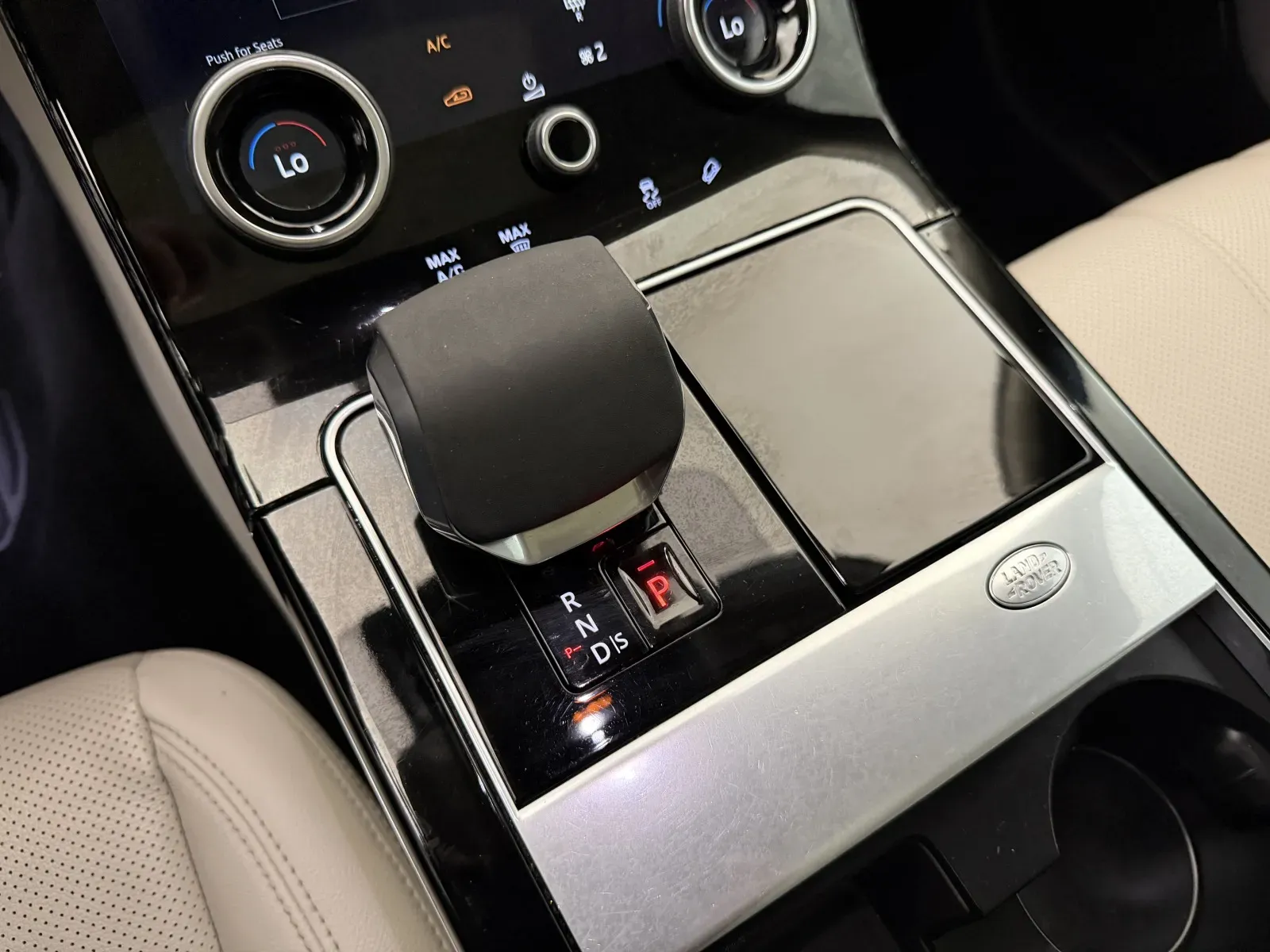 Land Rover Range Rover Velar photo 44