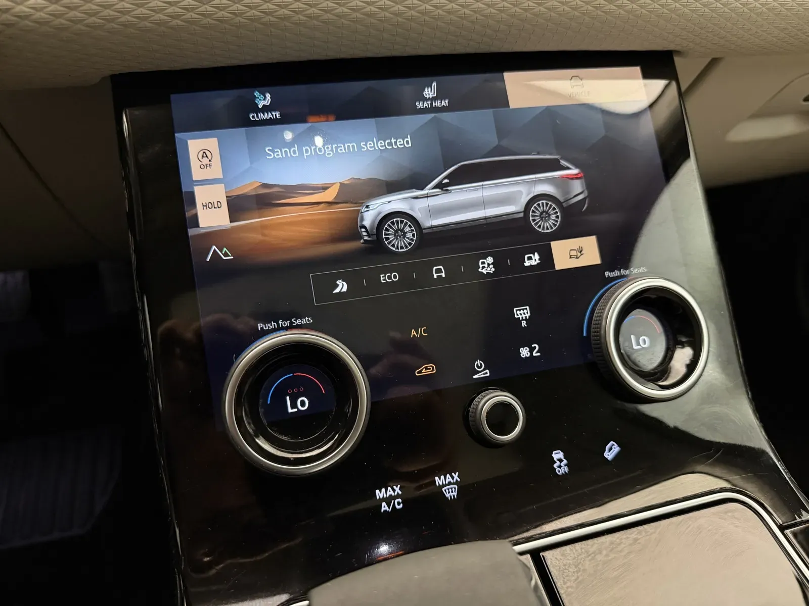 Land Rover Range Rover Velar photo 43