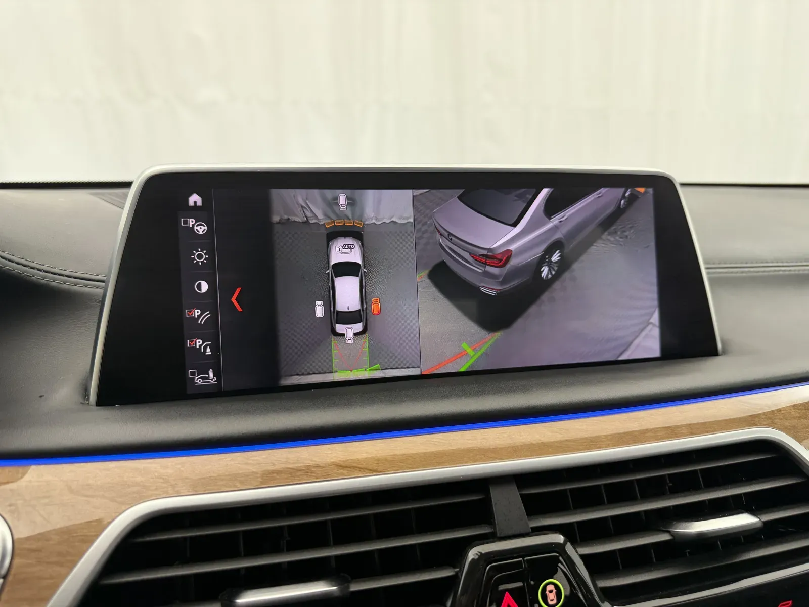 BMW 7 Series photo 24