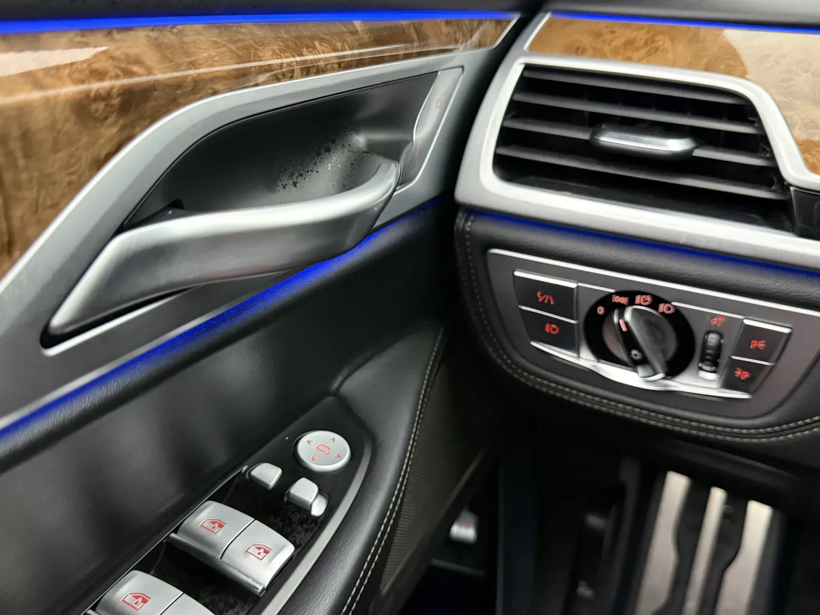 BMW 7 Series photo 20