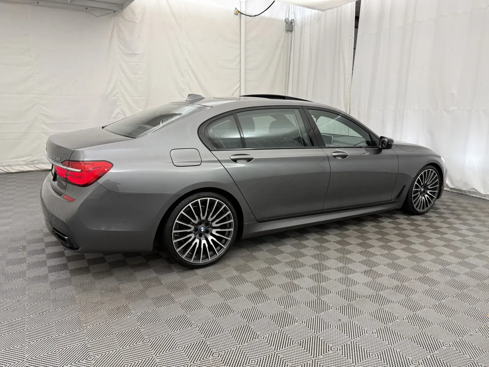 BMW 7 Series photo 5