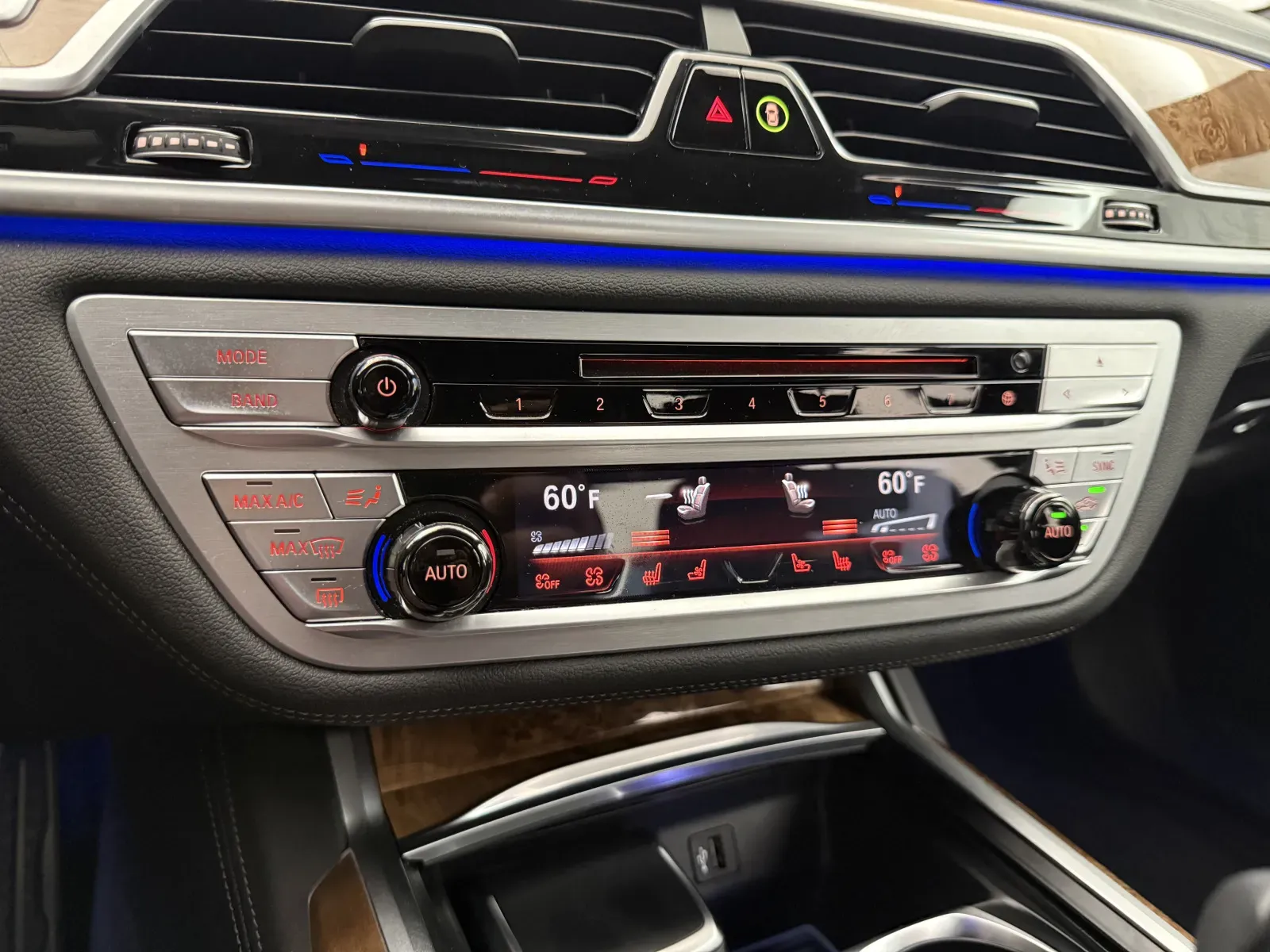 BMW 7 Series photo 39