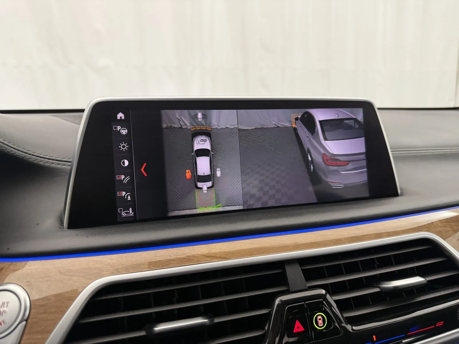BMW 7 Series photo 25