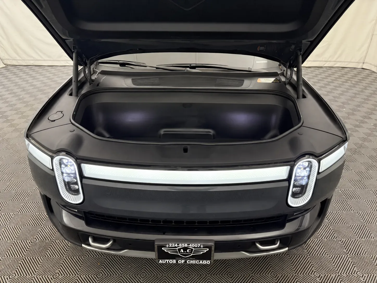 Rivian R1S photo 50