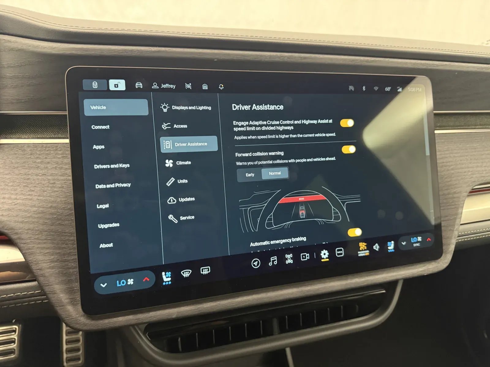 Rivian R1S photo 31