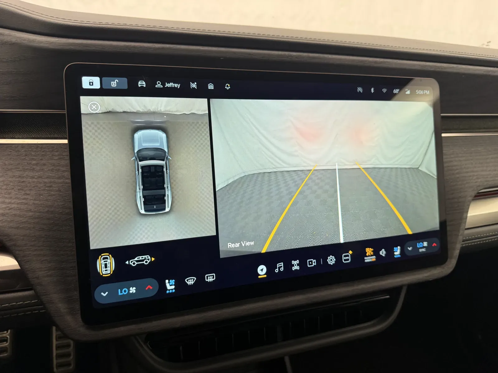 Rivian R1S photo 21