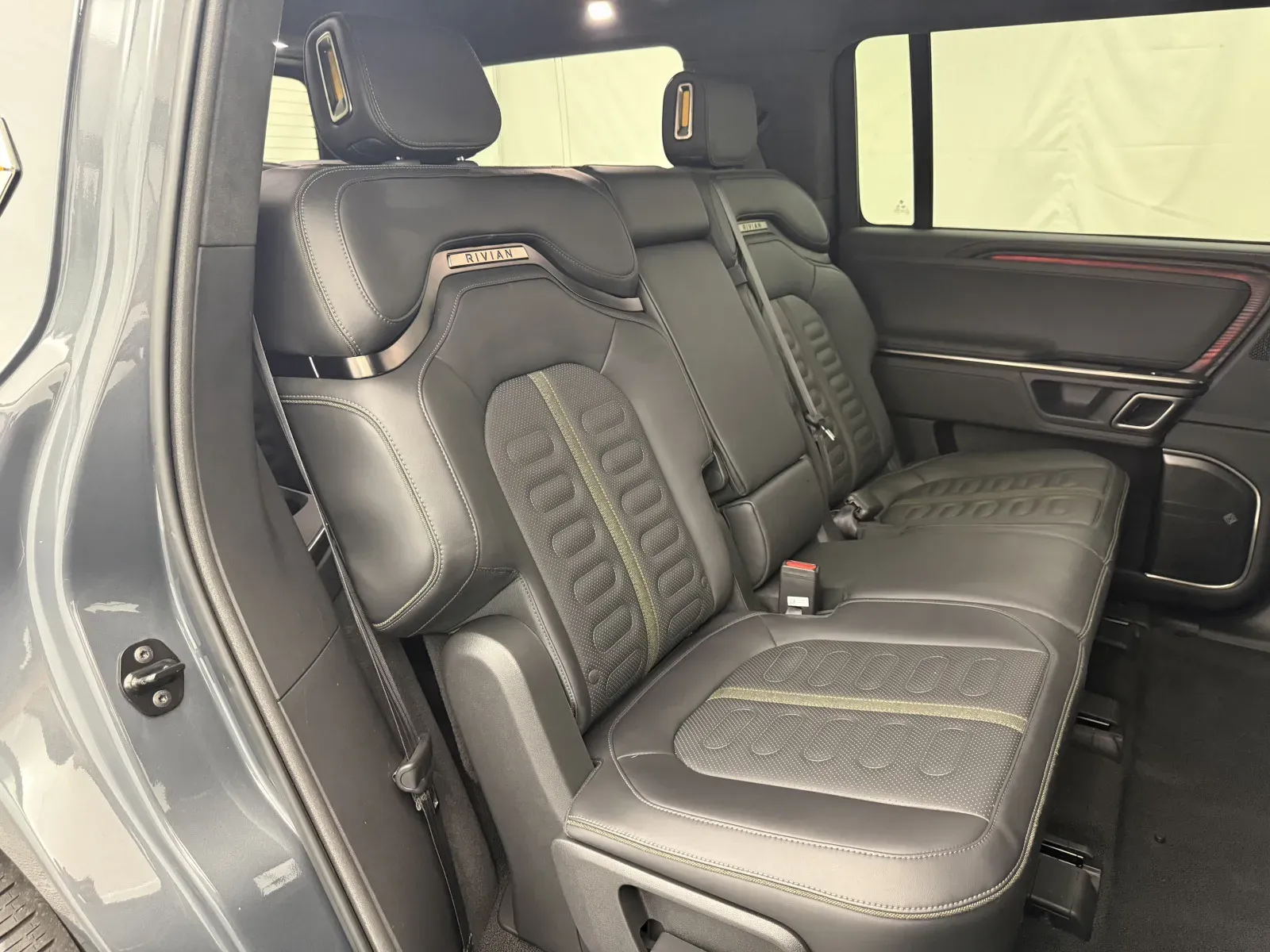 Rivian R1S photo 43