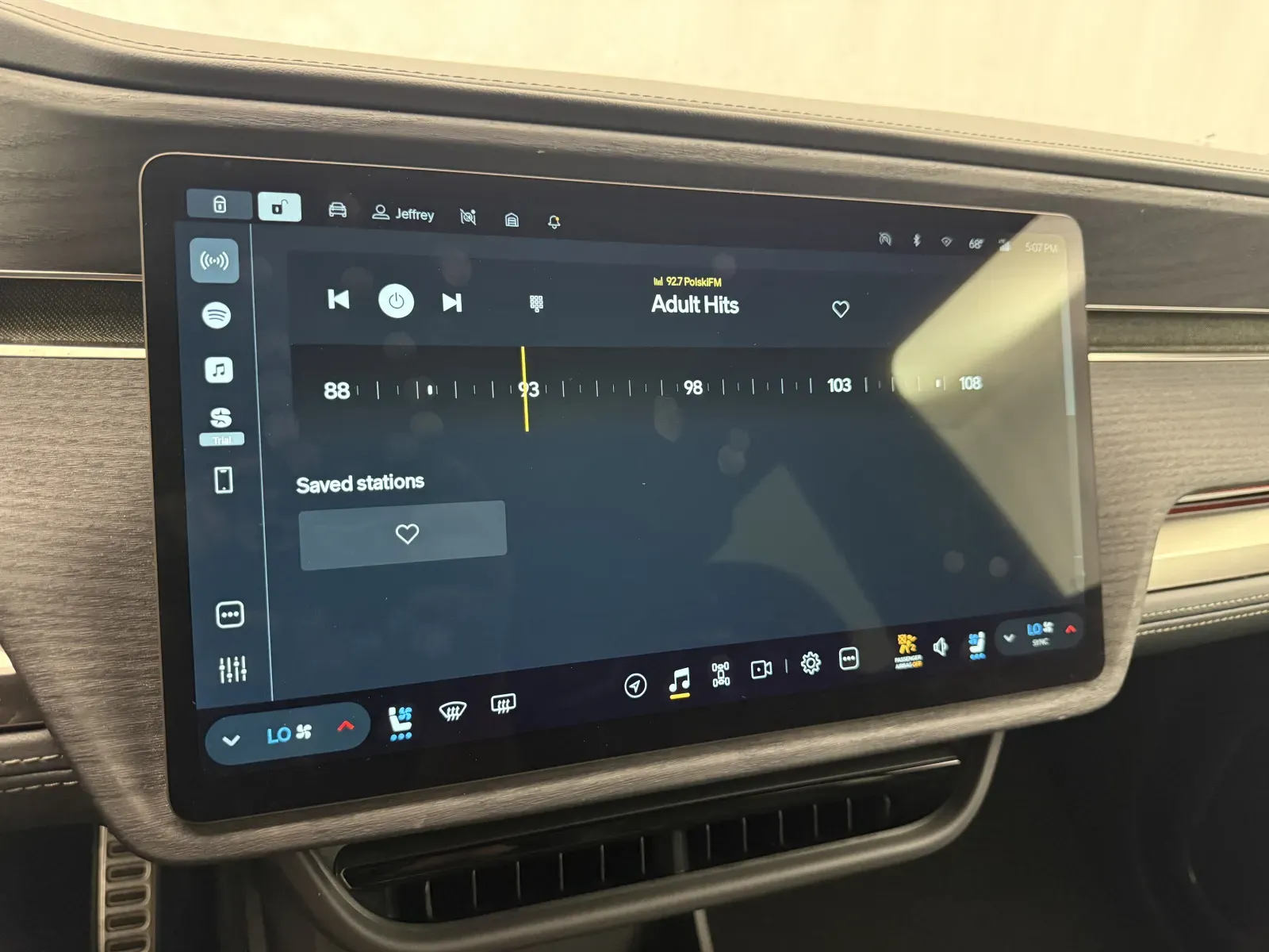 Rivian R1S photo 30
