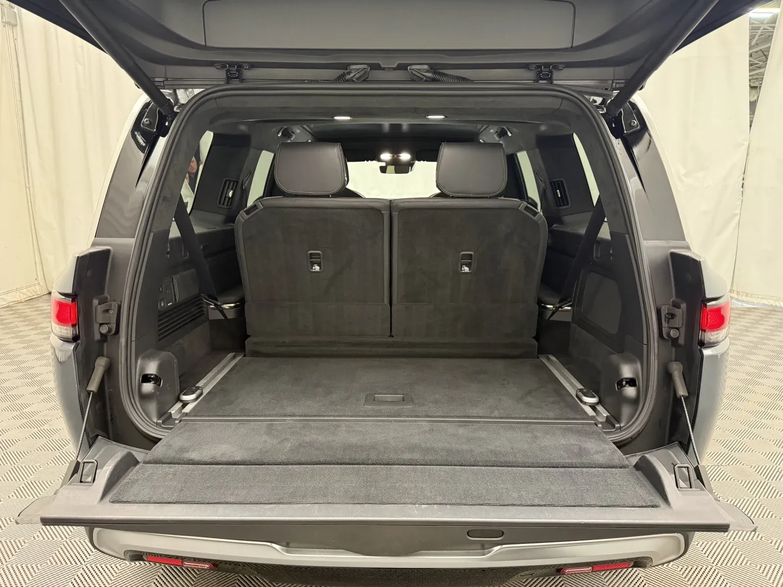 Rivian R1S photo 47