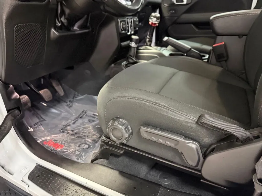 2022 Jeep Wrangler Unlimited Sahara - Photo 11
