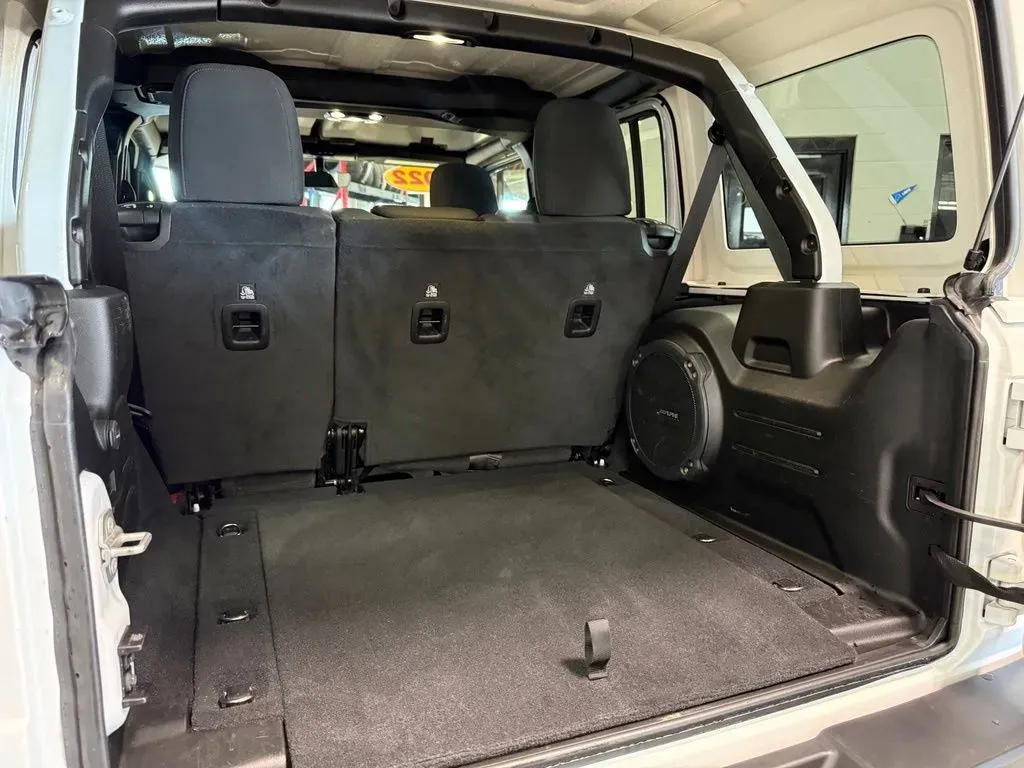 2022 Jeep Wrangler Unlimited Sahara - Photo 22