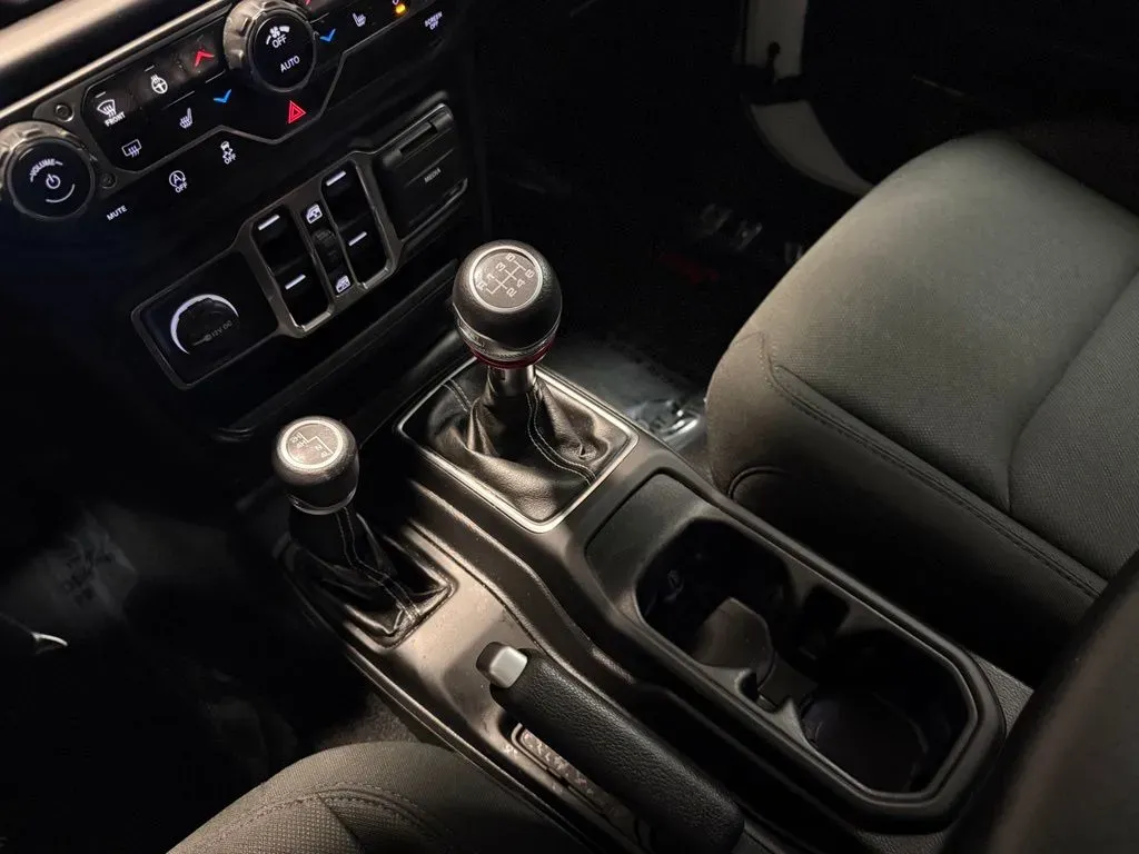 2022 Jeep Wrangler Unlimited Sahara - Photo 16