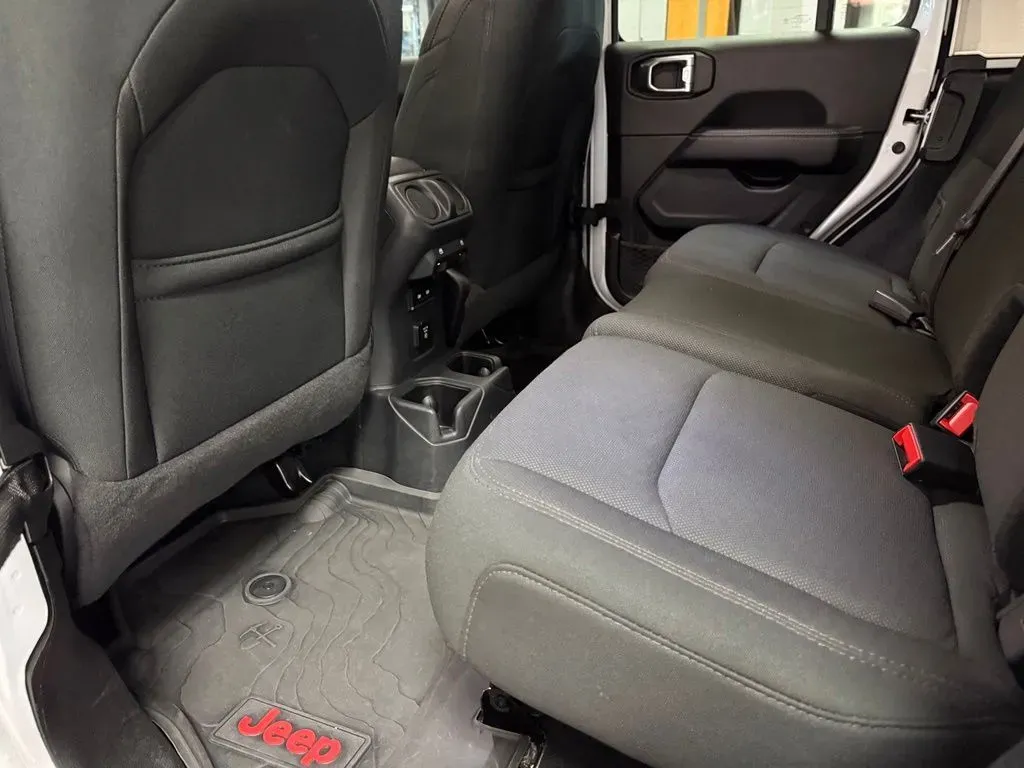 2022 Jeep Wrangler Unlimited Sahara - Photo 21