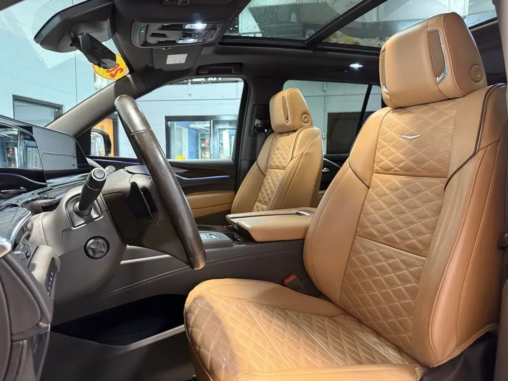 2023 Cadillac Escalade Premium Luxury - Photo 9