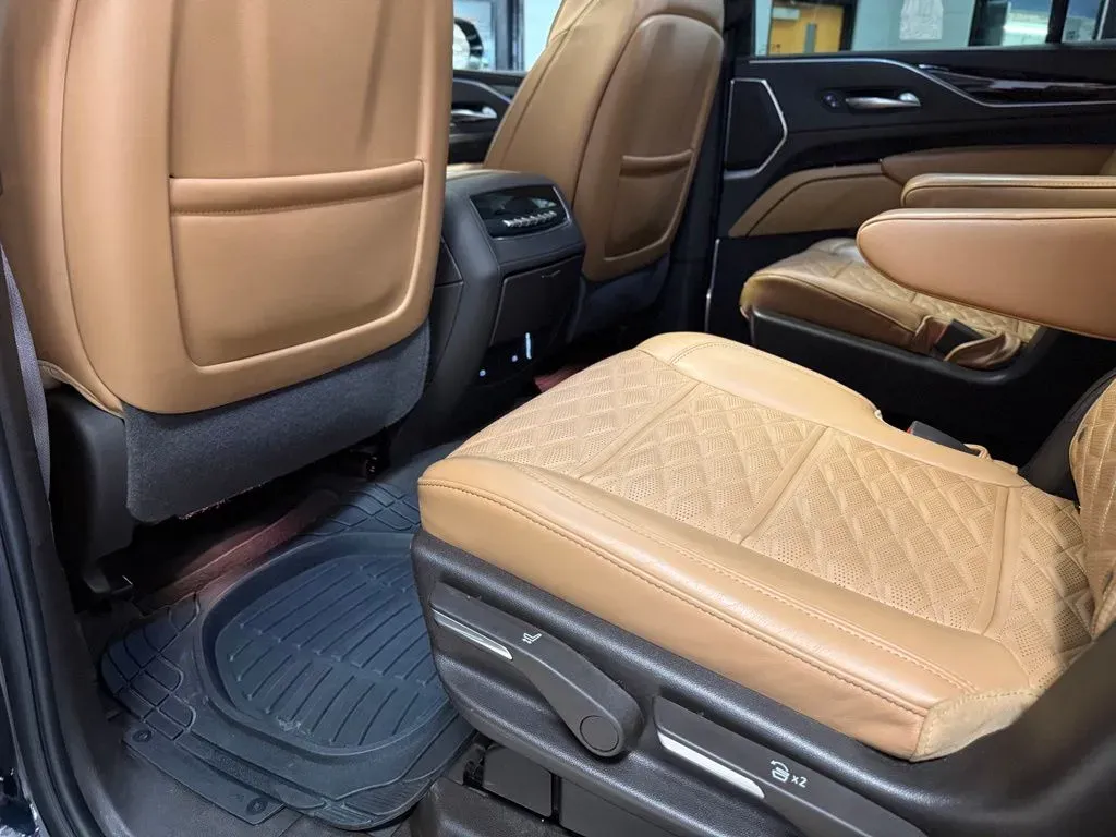 2023 Cadillac Escalade Premium Luxury - Photo 23