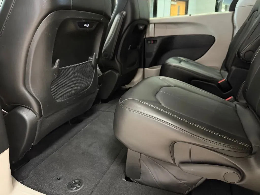2024 Chrysler Pacifica Touring L - Photo 21