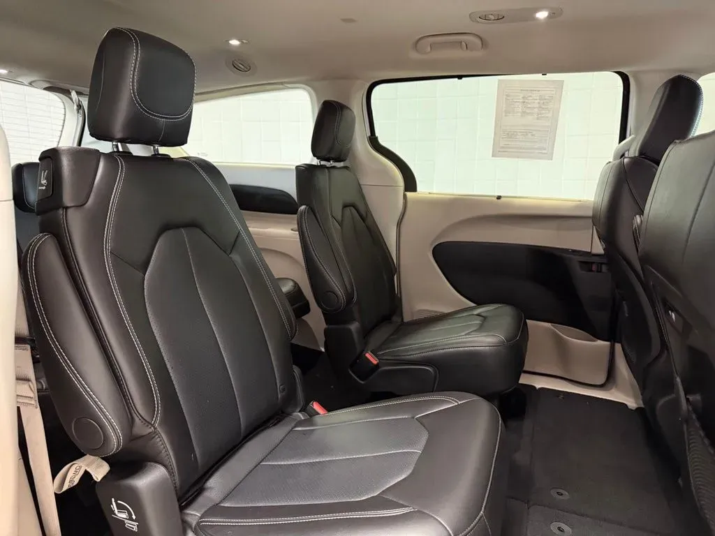 2024 Chrysler Pacifica Touring L - Photo 20