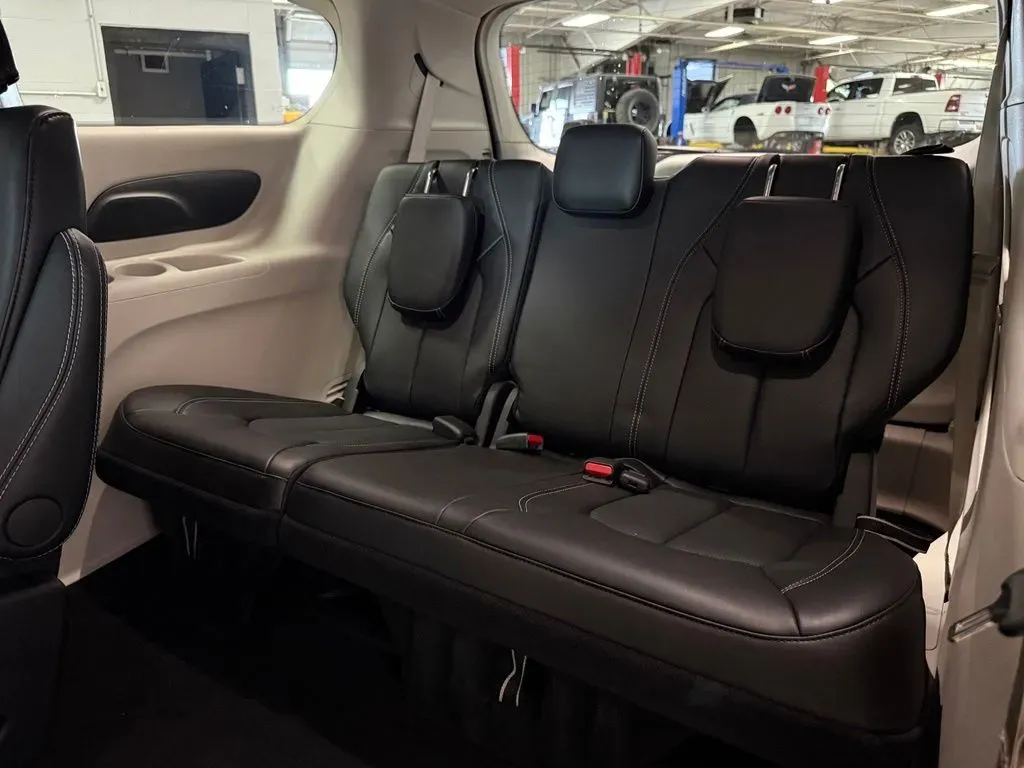 2024 Chrysler Pacifica Touring L - Photo 22