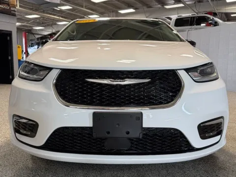 Photos of 2024 Chrysler Pacifica Touring L for sale in Coopersville, MI at Xtreme Truck & Auto Center