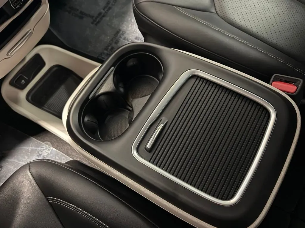 2024 Chrysler Pacifica Touring L - Photo 16