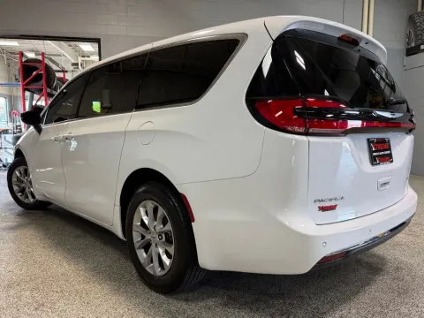 More photos of 2024 Chrysler Pacifica Touring L at Xtreme Truck & Auto Center, MI