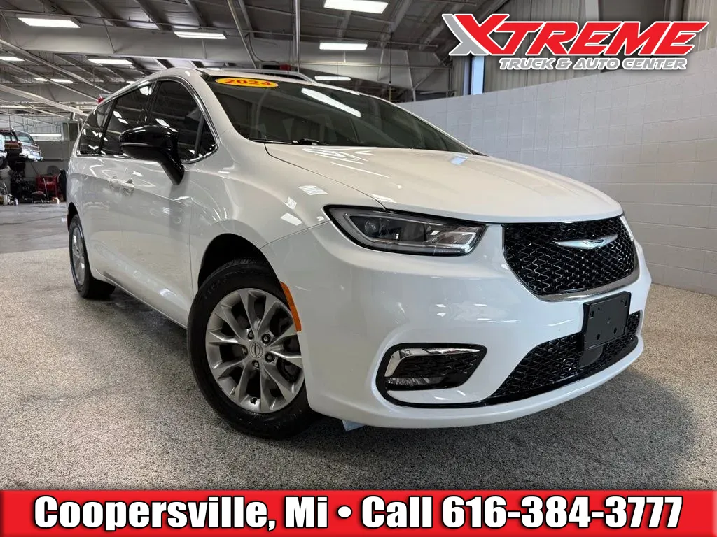 White 2024 Chrysler Pacifica Touring L for sale in Coopersville, MI